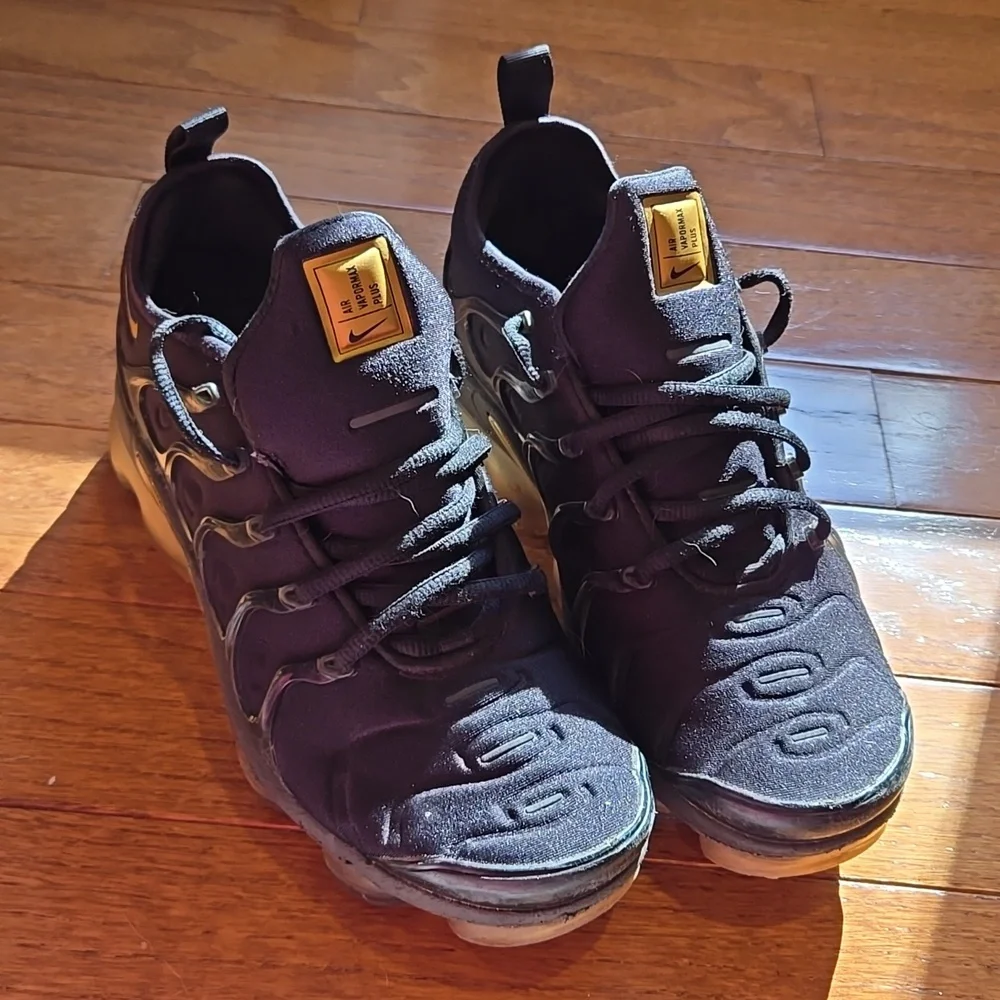 Nike Air Vapormax Plus Black & Gold - Picture 2 of 8